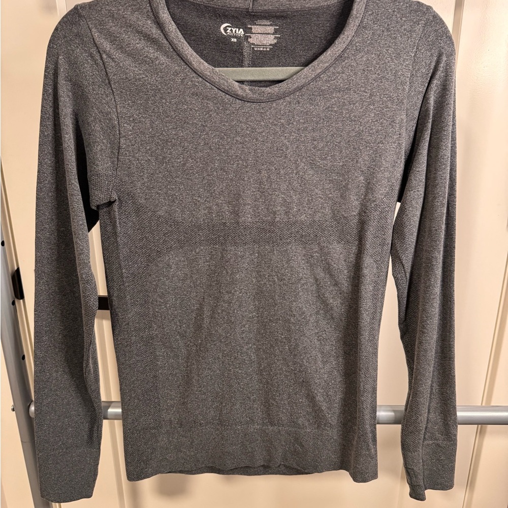 ZYIA Heather Gray Long Sleeve Top